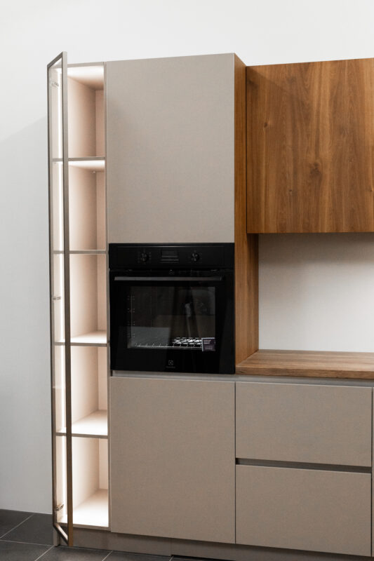 2844b0b7-f796-42cf-b865-a17d61053051